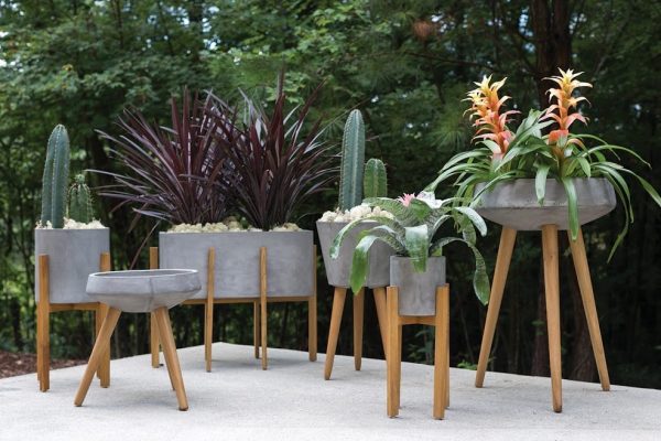 plant pots with legs