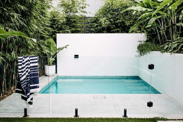 Pool decor with Hieta garden plant pots - Concrete planter, cement ...